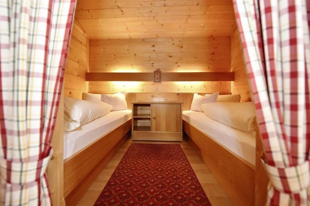 Berghof Gundalatsch Bed & Breakfast Gaschurn Exterior photo