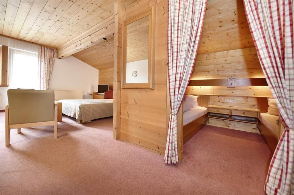 Berghof Gundalatsch Bed & Breakfast Gaschurn Exterior photo