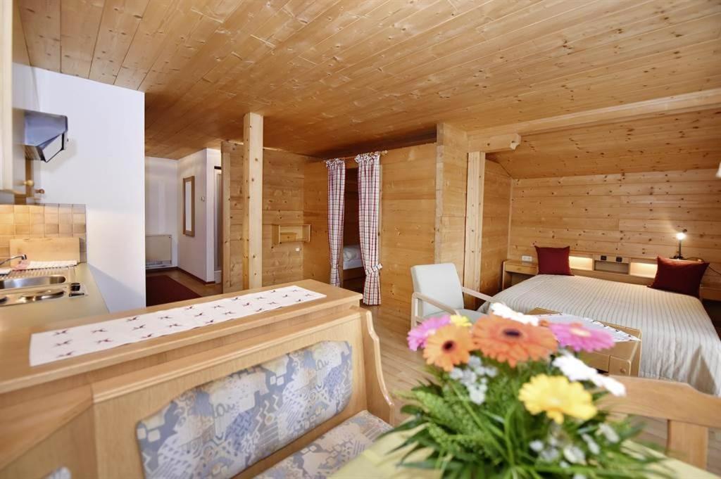 Berghof Gundalatsch Bed & Breakfast Gaschurn Exterior photo