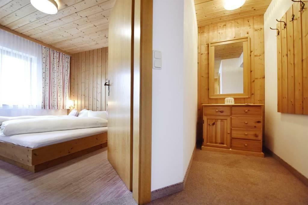 Berghof Gundalatsch Bed & Breakfast Gaschurn Exterior photo