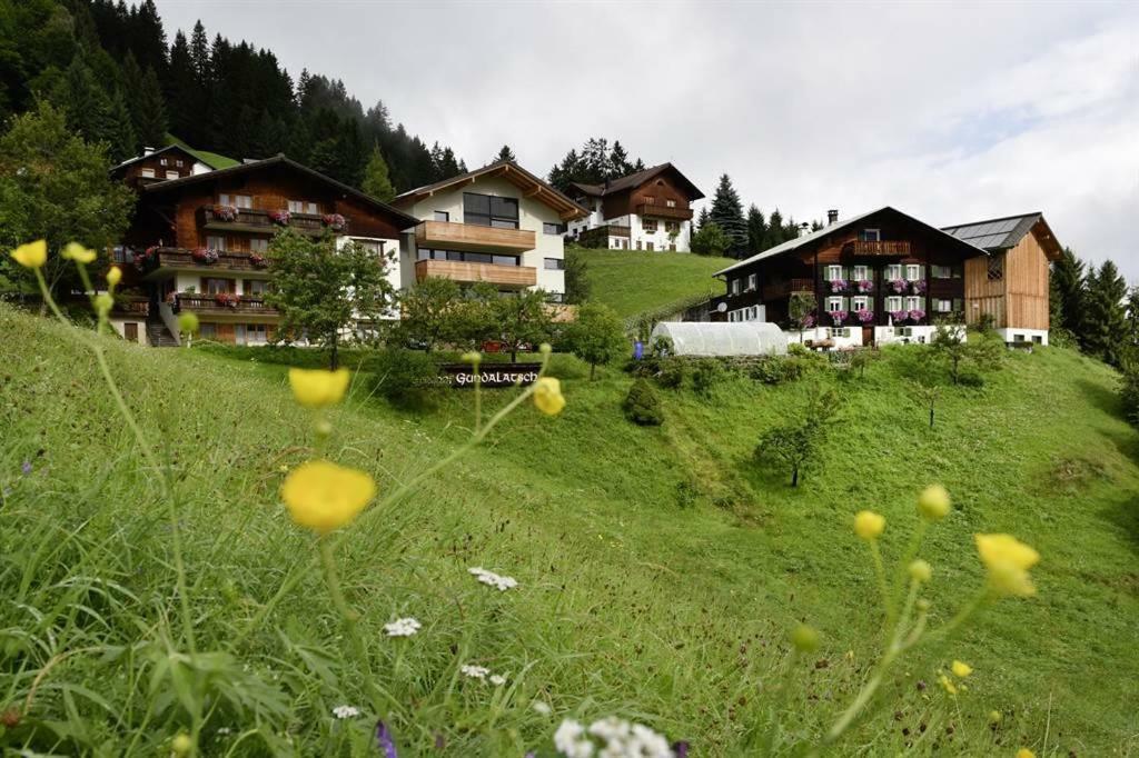 Berghof Gundalatsch Bed & Breakfast Gaschurn Exterior photo