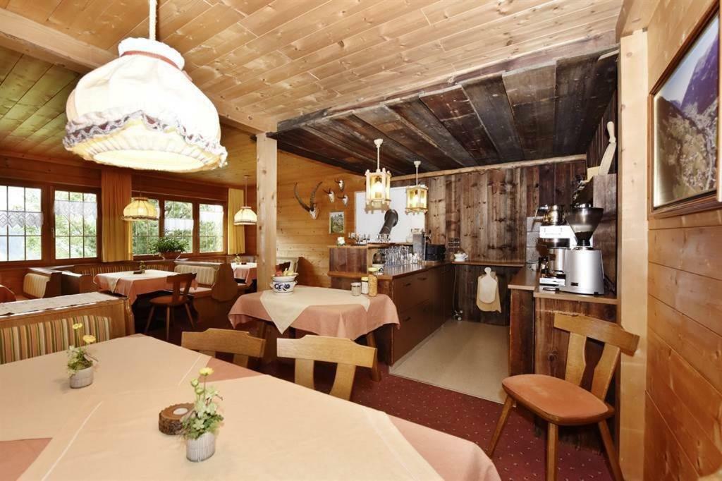 Berghof Gundalatsch Bed & Breakfast Gaschurn Exterior photo