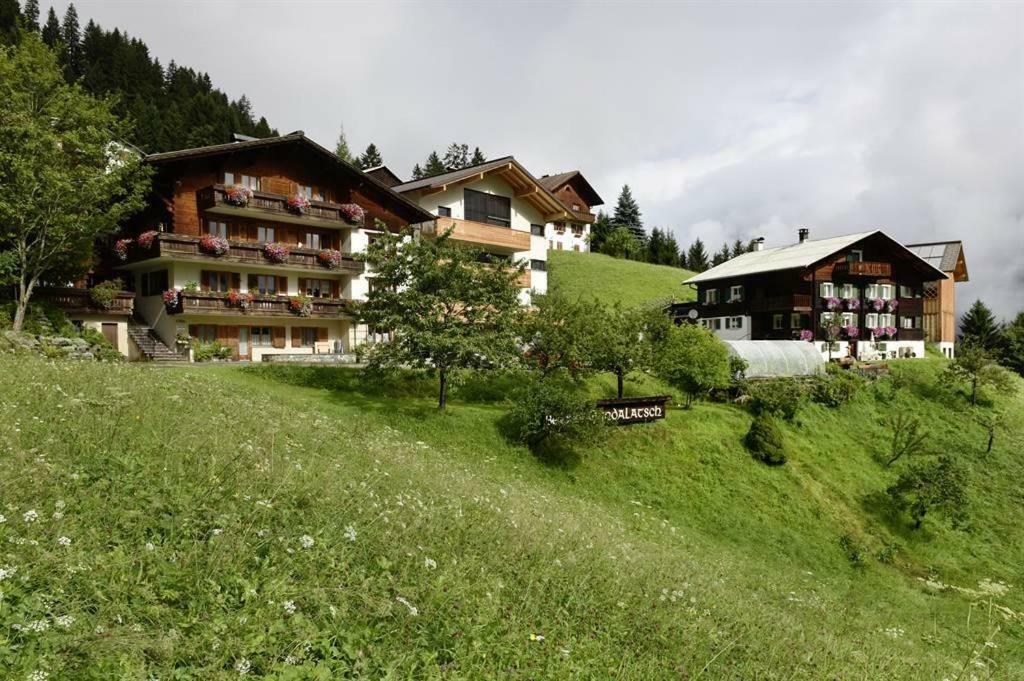 Berghof Gundalatsch Bed & Breakfast Gaschurn Exterior photo