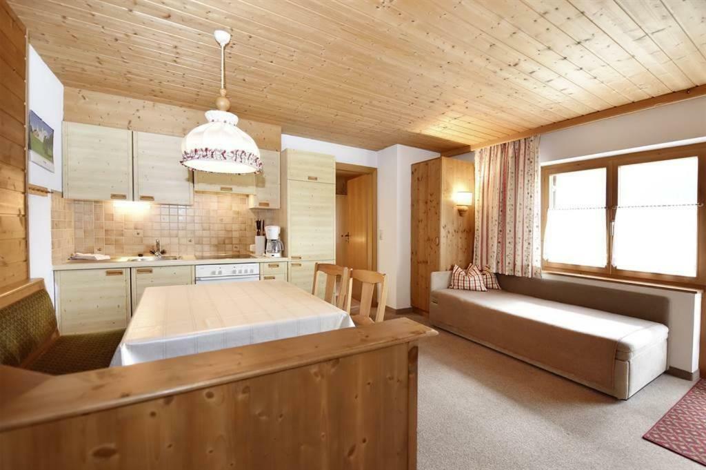 Berghof Gundalatsch Bed & Breakfast Gaschurn Exterior photo