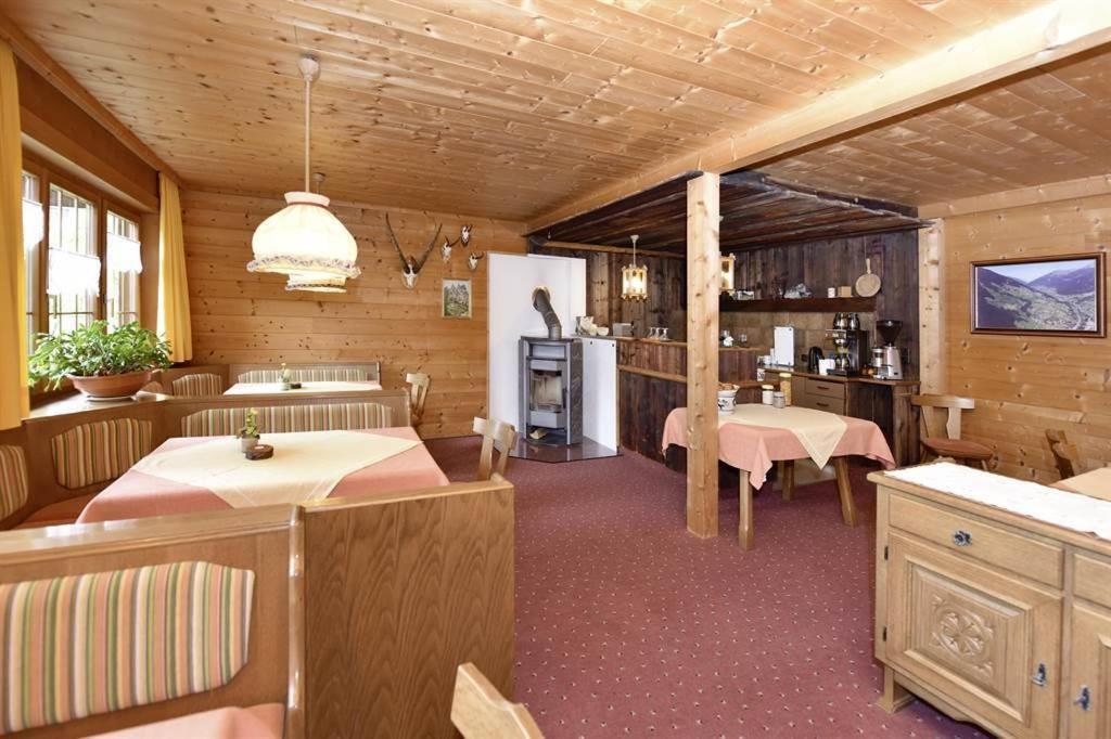 Berghof Gundalatsch Bed & Breakfast Gaschurn Exterior photo
